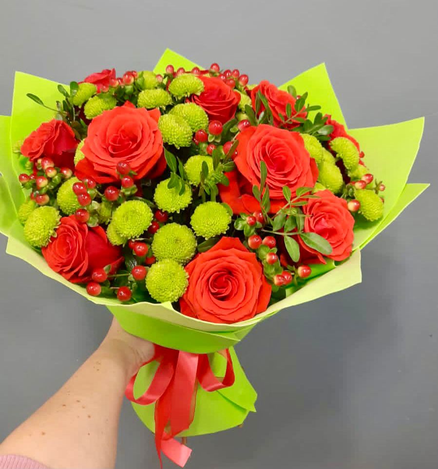 Букет цветов из: Хризантемы и Розы в Спутник