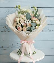 Букет цветов из:  Розы и Лизиантусы в Спутник