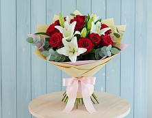 Букет цветов из:  Лилии и Розы в Спутник