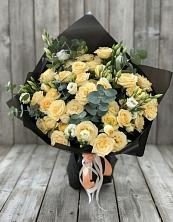 Букет цветов из:  Розы и Лизиантусы в Спутник