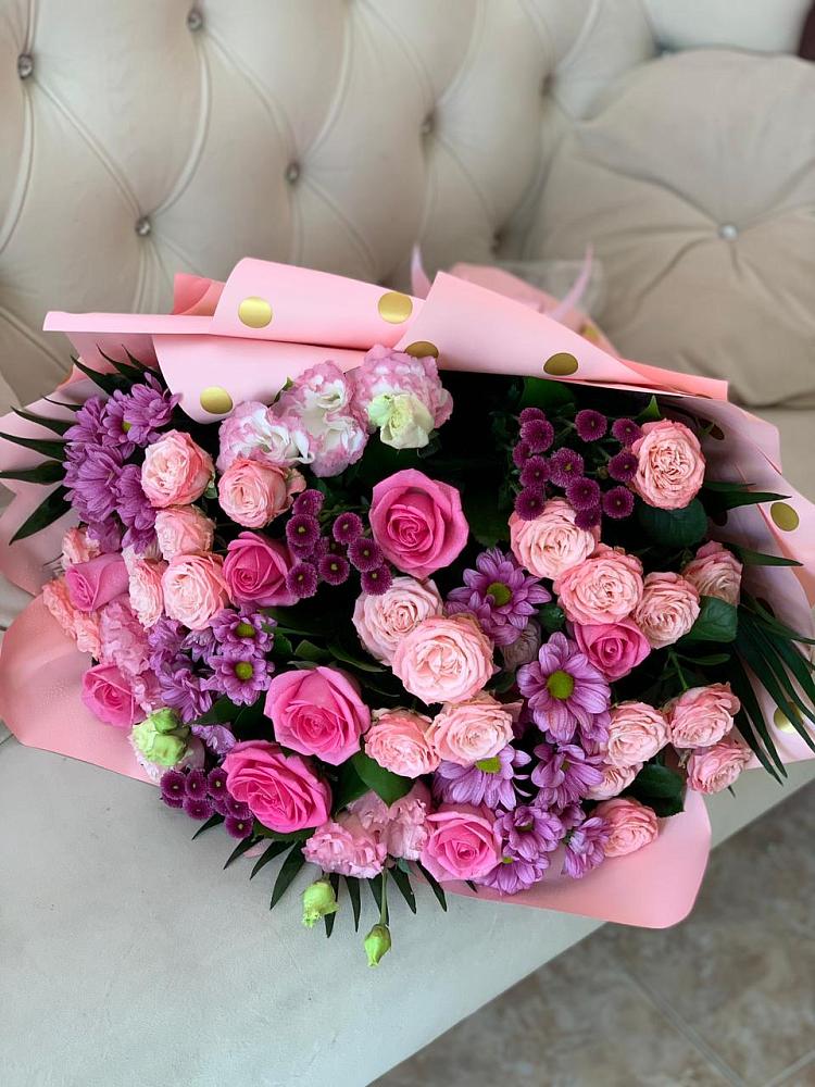 Букет цветов из: Хризантемы, Розы и Лизиантусы в Спутник