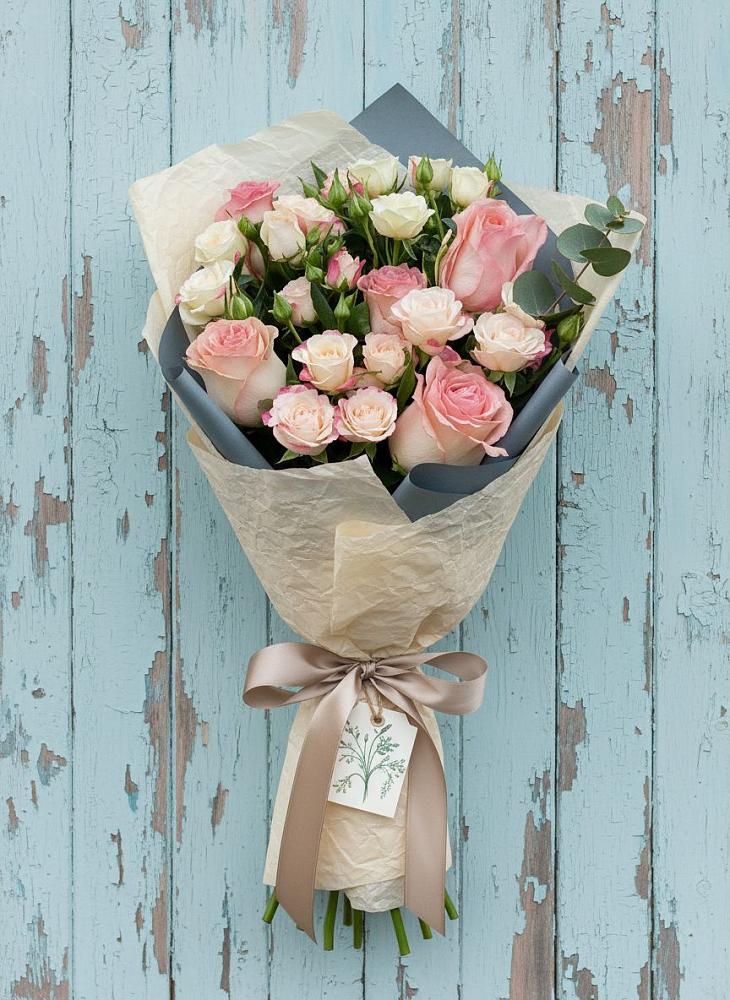 Букет цветов из: Розы в Спутник