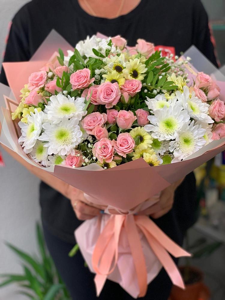 Букет цветов из: Розы и Хризантемы в Спутник