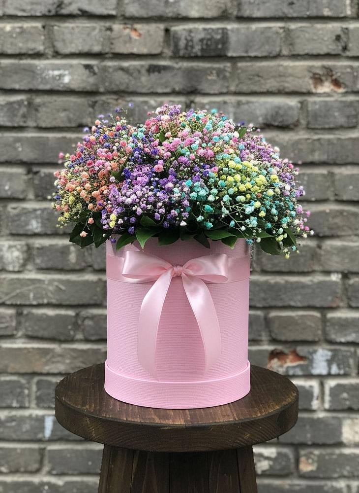 Цветочная композиция из Гипсофила и Розы в шляпной коробке в Спутник