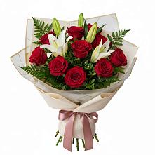 Букет цветов из:  Лилии и Розы в Спутник