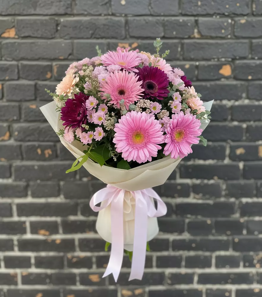 Букет цветов из: Герберы и Хризантемы в Спутник
