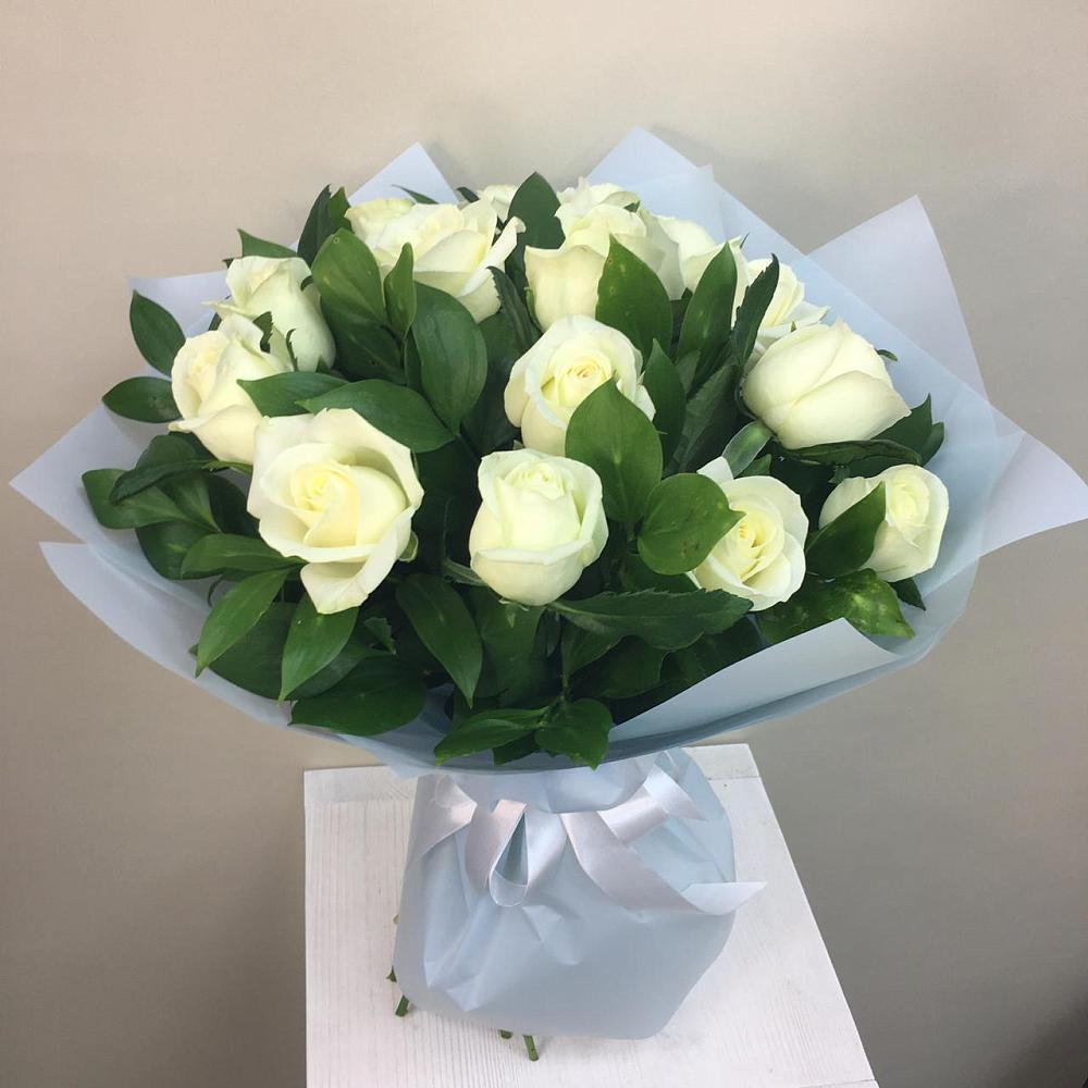 Букет 15 Белых роз Проуд в Спутник