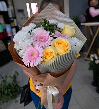 Букет цветов из:  Герберы, Розы и Хризантемы в Спутник