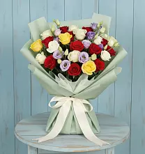 Букет цветов из:  Розы в Спутник