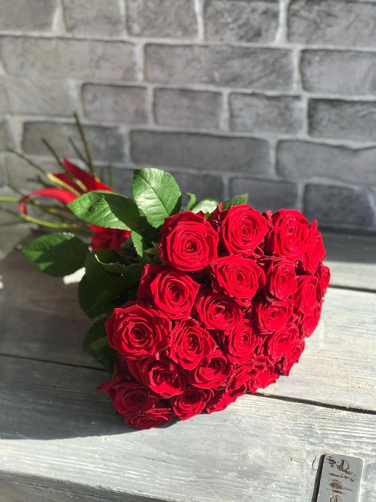 Букет Красные розы Фридом в Спутник