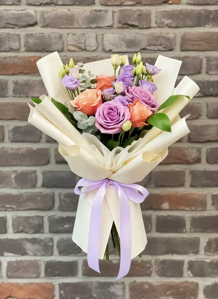 Букет цветов из: Лизиантусы и Розы в Спутник