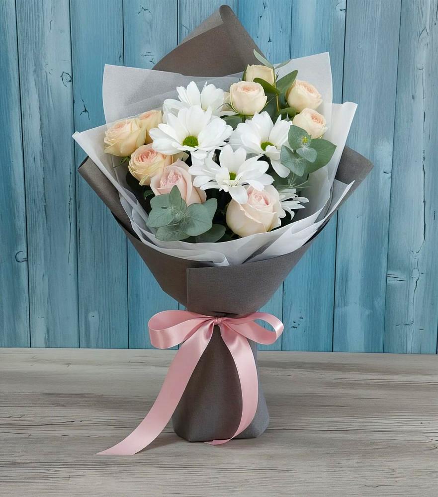 Букет цветов из: Хризантемы и Розы в Спутник
