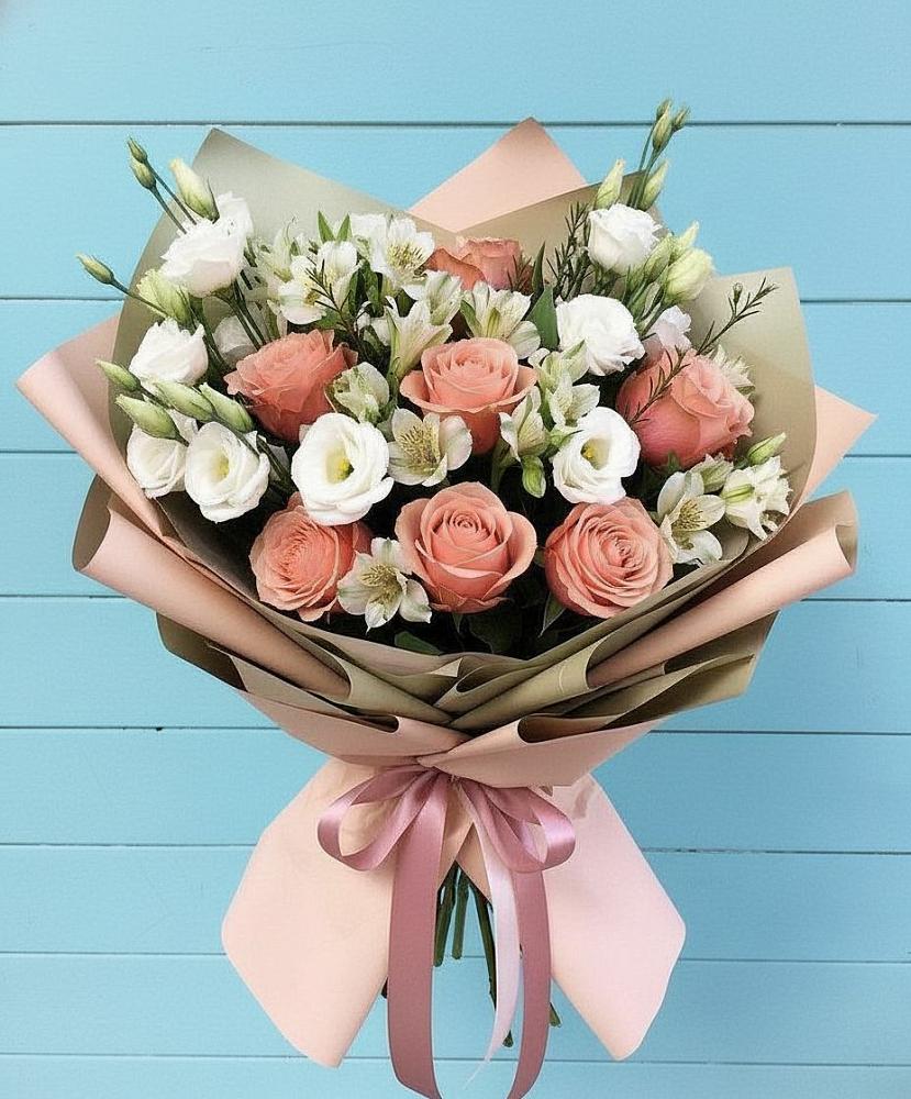 Букет цветов из: Розы, Альстромерии и Лизиантусы в Спутник