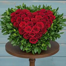 Цветочная композиция из Розы в виде сердца в Спутник