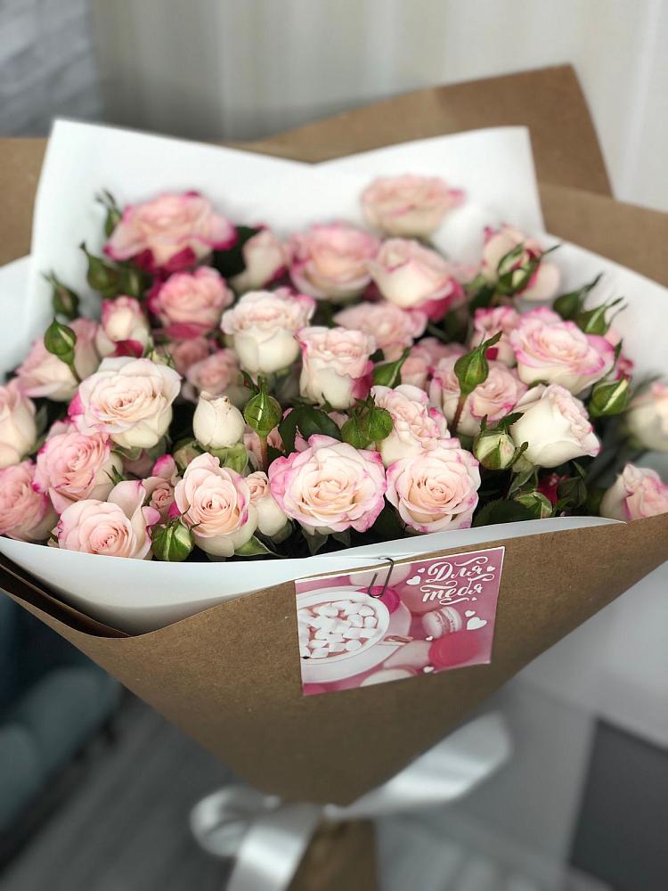 Букет цветов из: Розы в Спутник