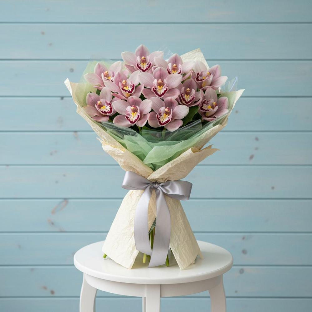 Букет цветов из: Орхидеи и Розы в Спутник