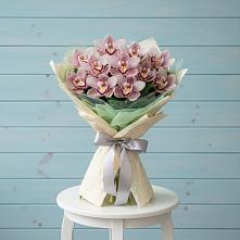 Букет цветов из:  Орхидеи и Розы в Спутник