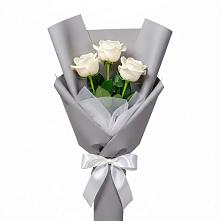 Букет 3 белые розы в Спутник