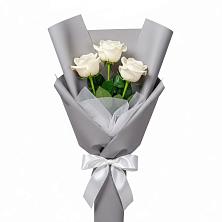 Букет 3 белые розы в Спутник