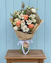 Букет цветов из:  Альстромерии, Лизиантусы, Розы и Хризантемы в Спутник