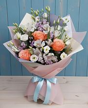 Букет цветов из:  Лизиантусы, Розы, Альстромерии и Гипсофила в Спутник