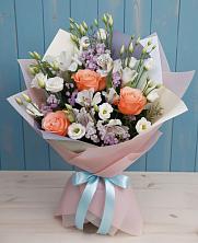 Букет цветов из:  Лизиантусы, Розы, Альстромерии и Гипсофила в Спутник