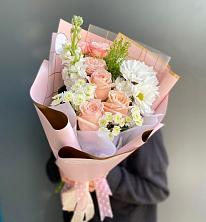 Букет цветов из:  Хризантемы и Розы в Спутник