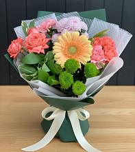 Букет цветов из:  Гвоздики, Розы, Герберы и Хризантемы #REPLACE_PRED# Спутник