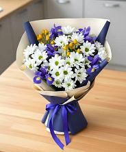 Букет цветов из:  Розы, Ирисы и Хризантемы в Спутник