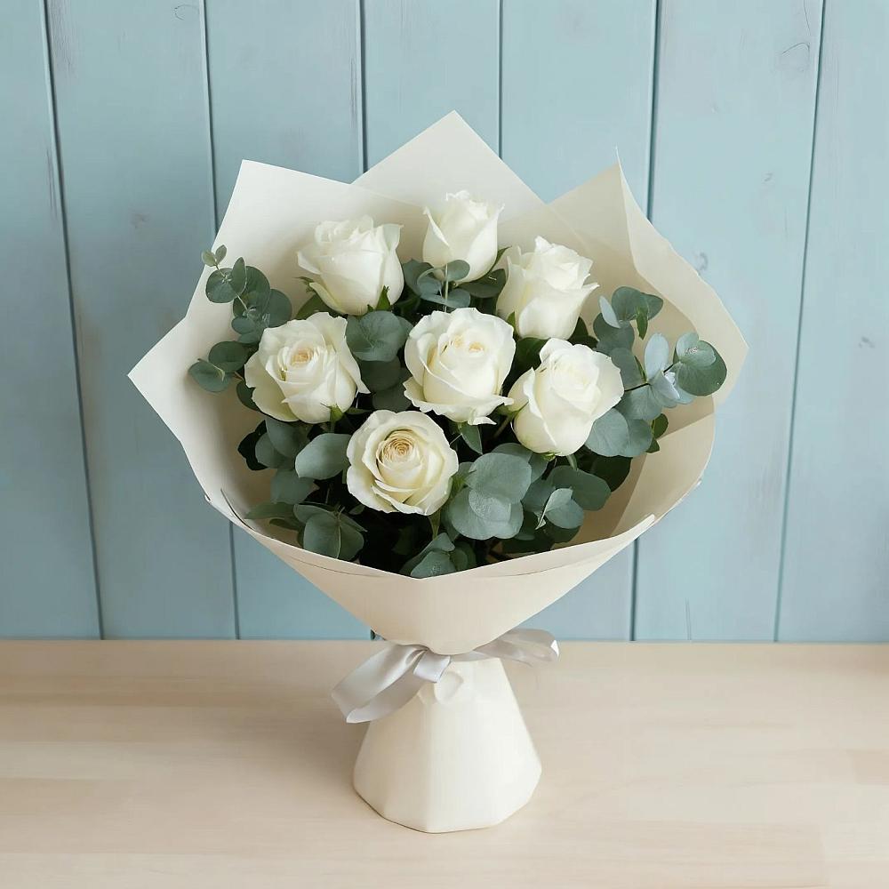 Букет Белые розы в Эвкалипте в Спутник