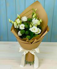 Букет цветов из:  Хризантемы и Лизиантусы #REPLACE_PRED# Спутник