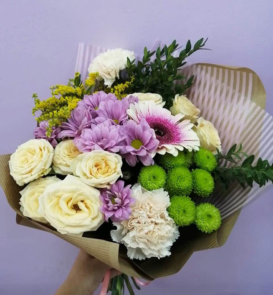 Букет цветов из: Хризантемы, Розы, Гвоздики и Герберы в Спутник