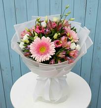 Букет цветов из:  Герберы, Альстромерии и Лизиантусы в Спутник