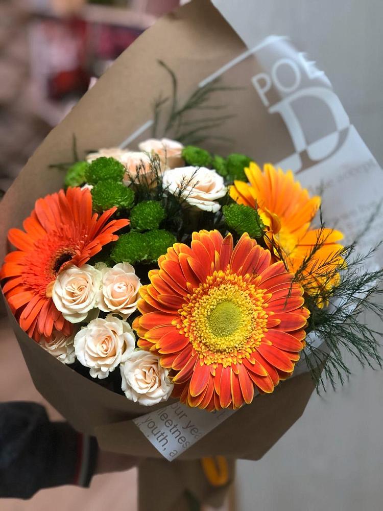 Букет цветов из: Герберы, Хризантемы и Розы в Спутник