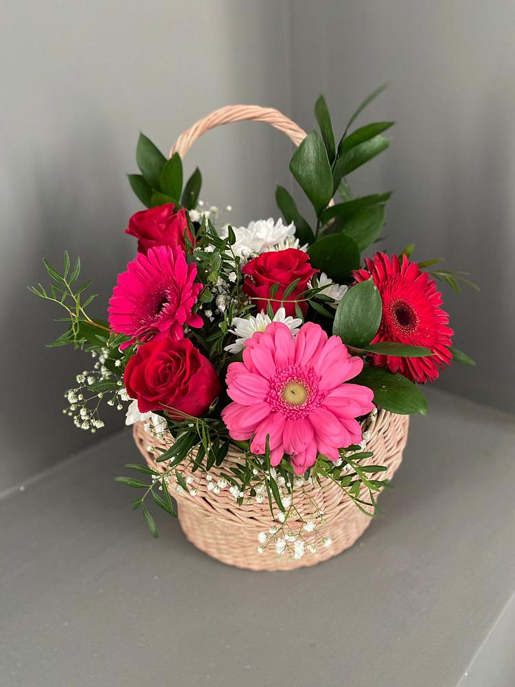 Цветочная композиция из Розы, Хризантемы и Герберы в корзине в Спутник