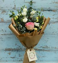 Букет цветов из:  Розы и Лизиантусы в Спутник