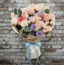 Букет цветов из:  Розы, Лизиантусы и Гвоздики #REPLACE_PRED# Спутник