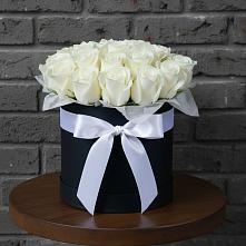 Цветочная композиция из Розы в шляпной коробке в Спутник