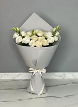 Букет цветов из:  Розы и Лизиантусы в Спутник